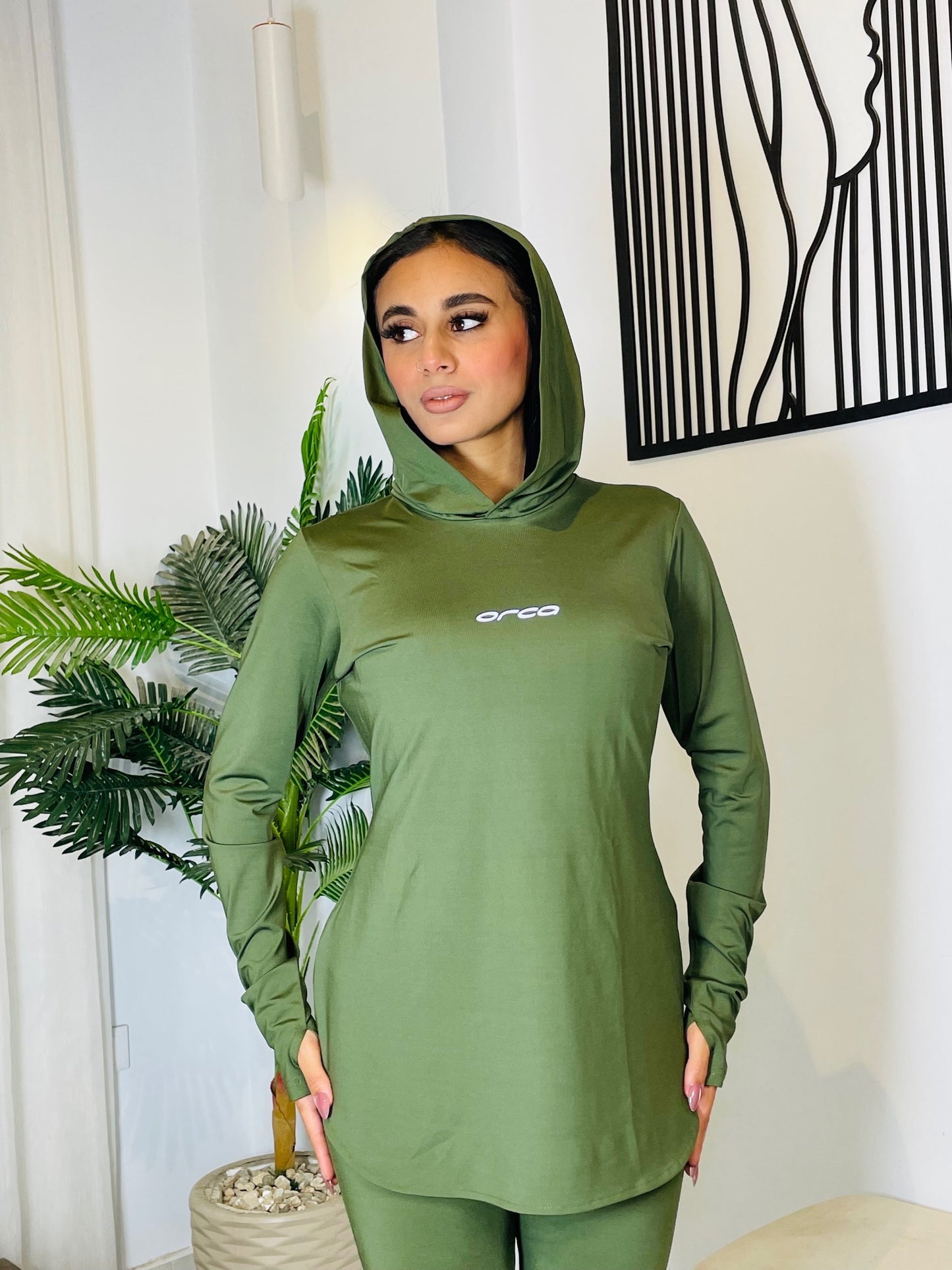 تيشرت تمرين كابيتشو طويل - بفتحة إصبع (Dry Fit)